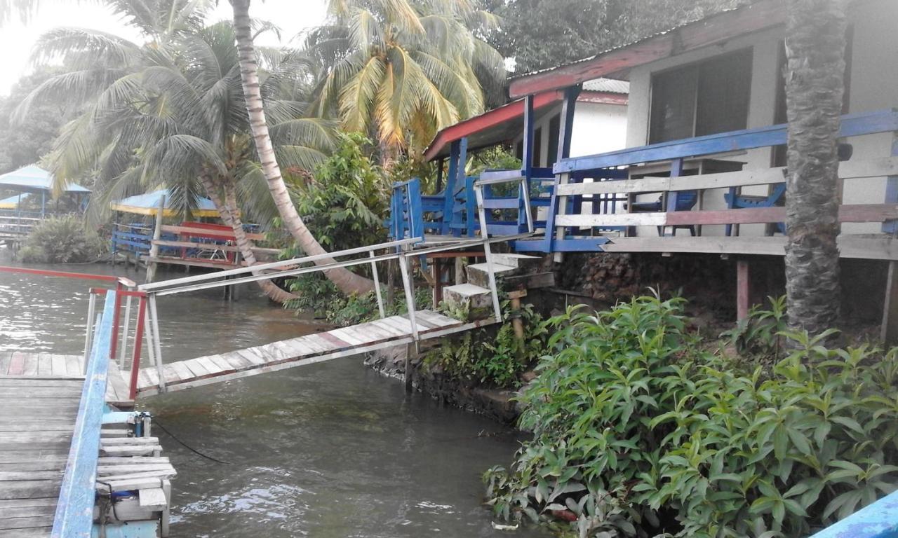 Готель Aylos Bay Akosombo Екстер'єр фото